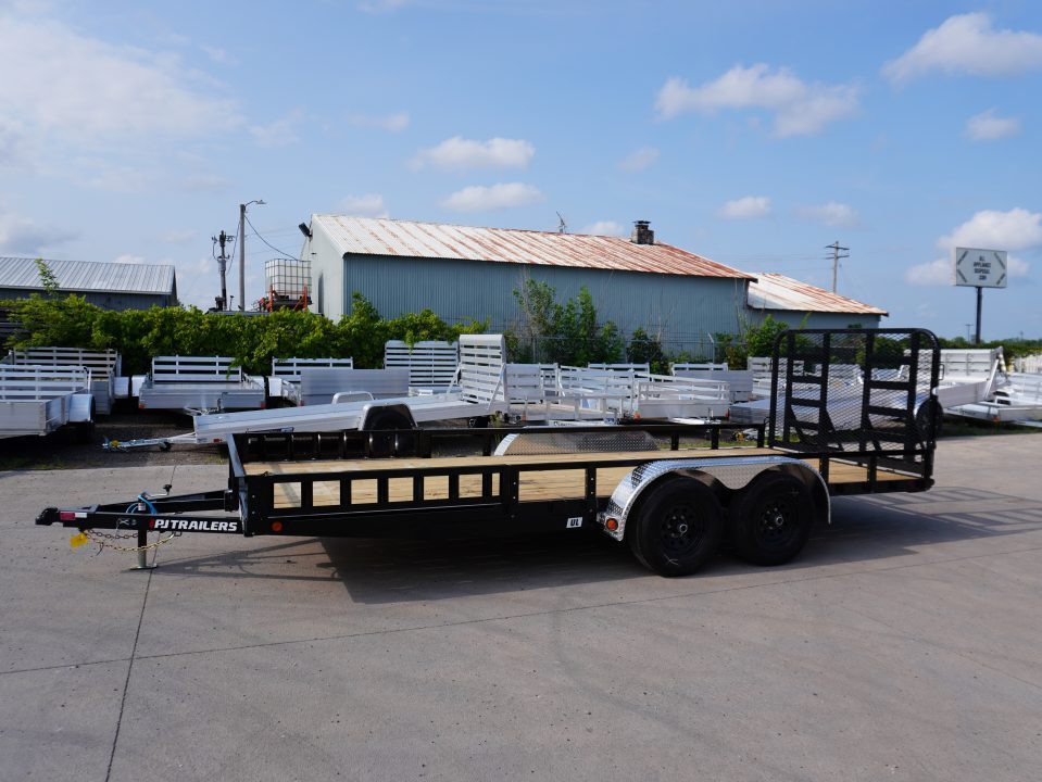 2027 PJ Trailers UL 83''x18ft in East Bethel, MN