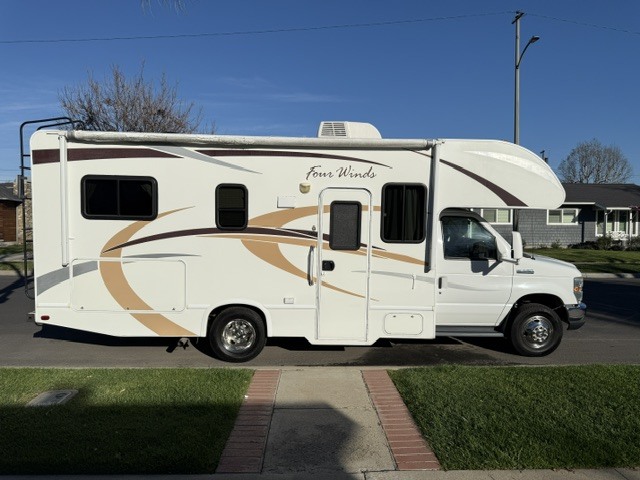 2013 Thor Motor Coach FOUR WINDS 23U in long beach CA