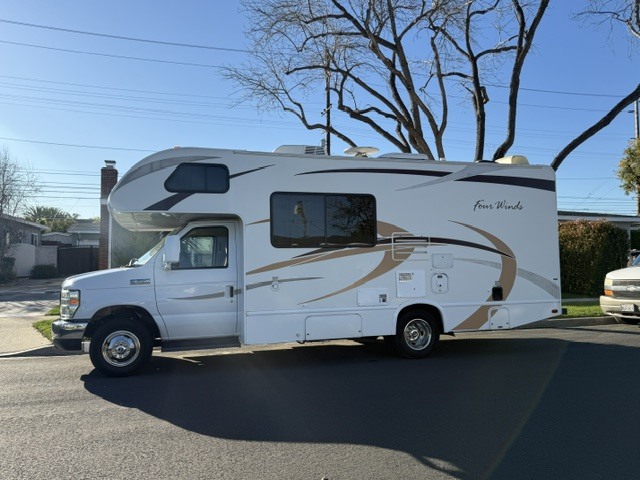 2013 Thor Motor Coach FOUR WINDS 23U RV