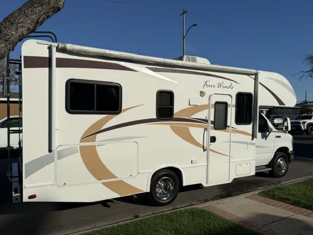 2013 Thor Motor Coach FOUR WINDS 23U in long beach CA