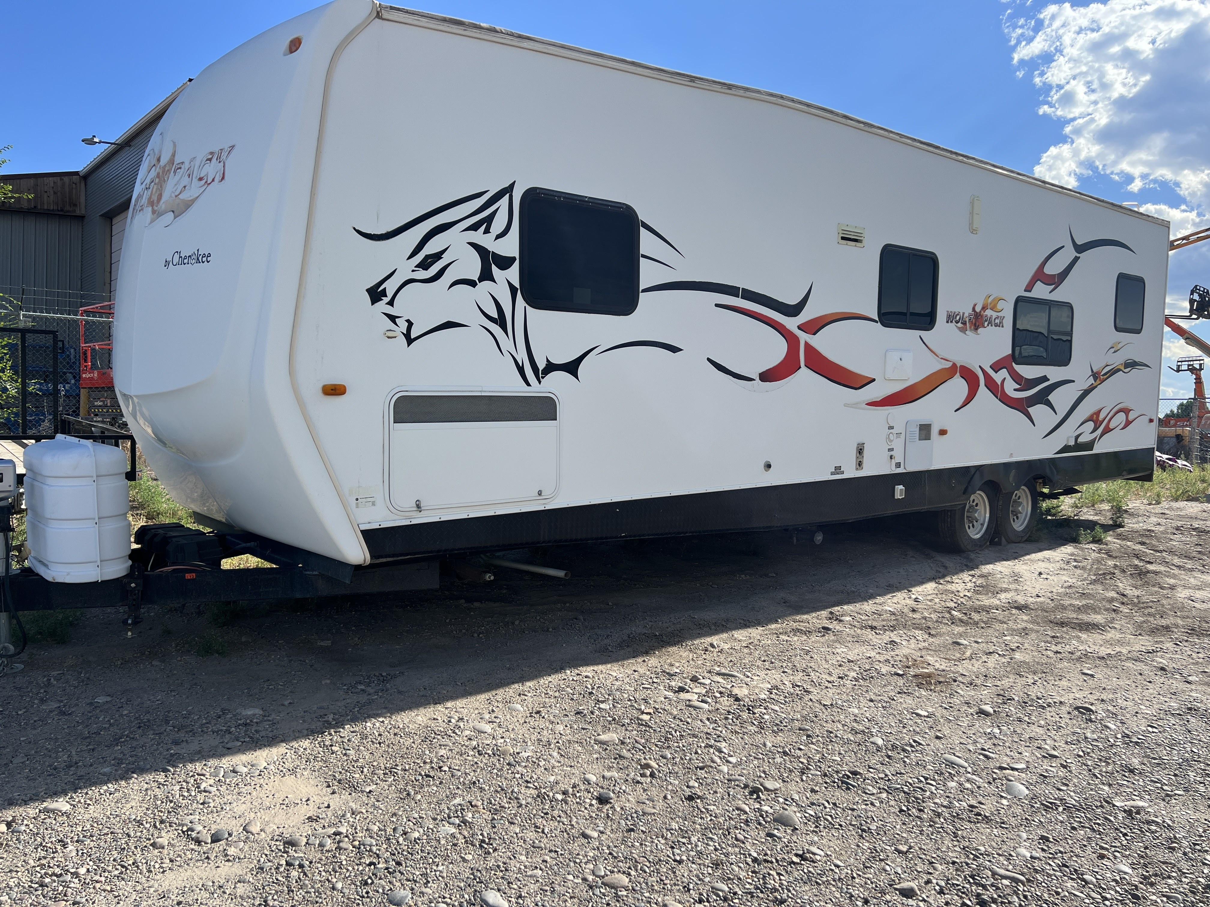 2008 Forest River CHEROKEE WOLF PACK 30WP Travel Trailer Toy Hauler RV