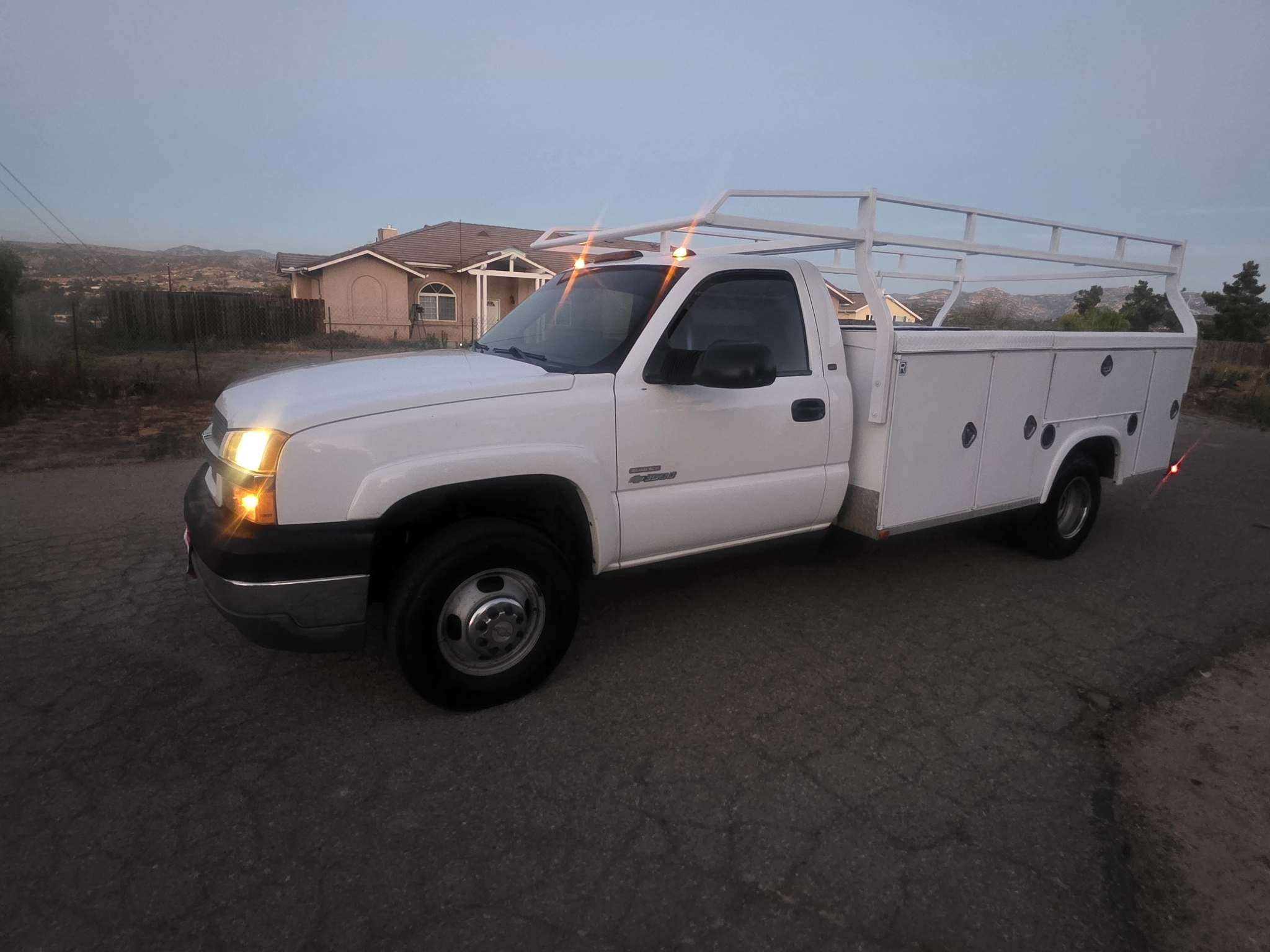 2004 CHEVROLET 3500 DRW in Ramona, CA