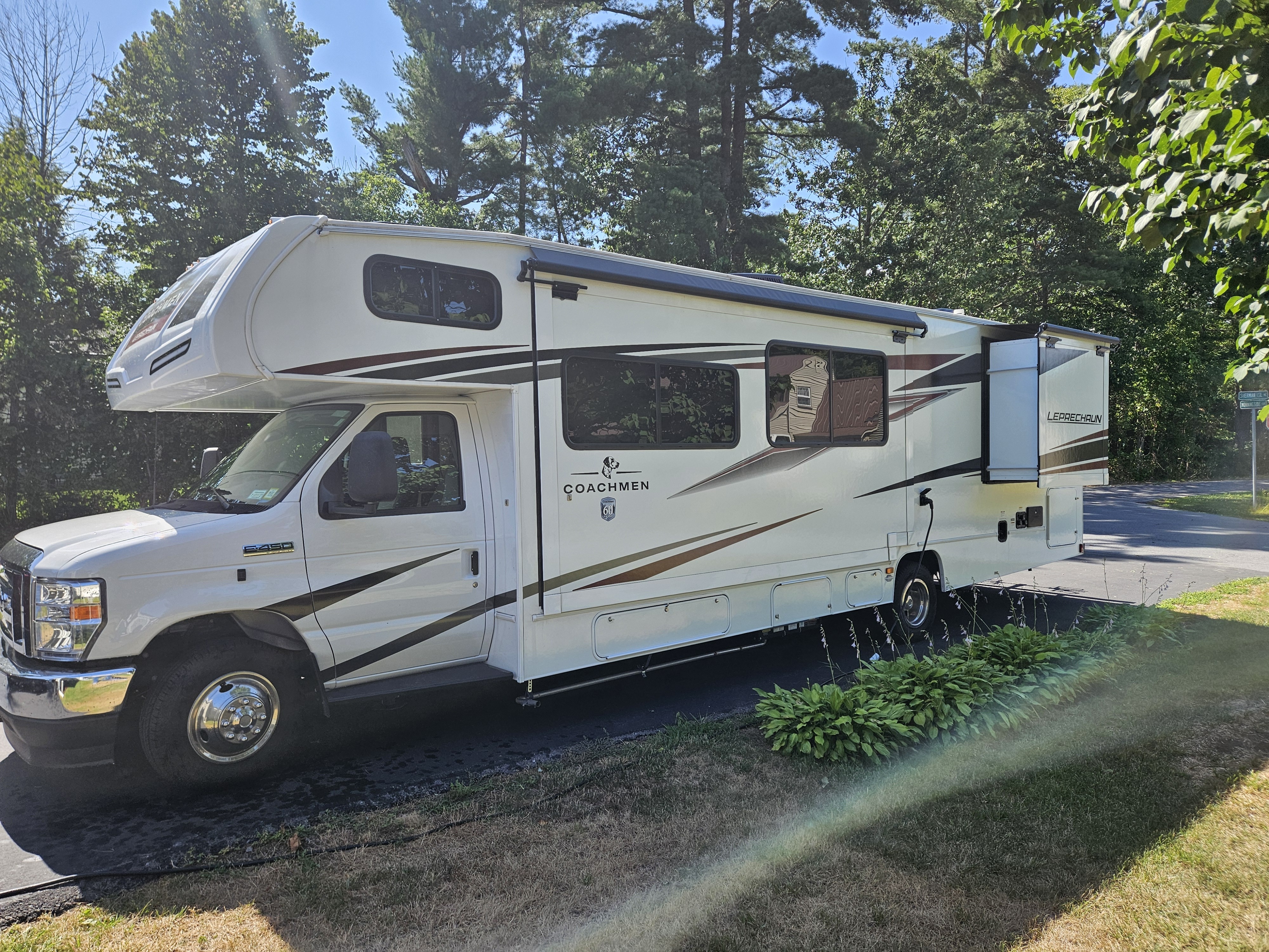 2025 Coachmen LEPRECHAUN 319MB RV