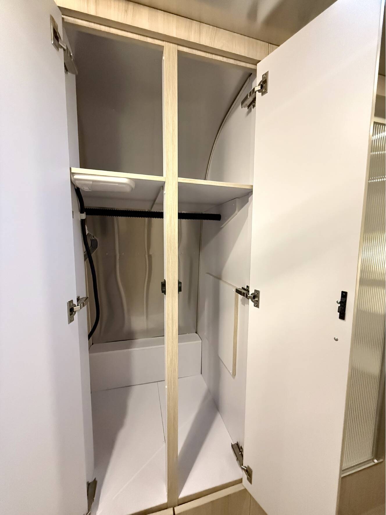 A photo of this 2025 Airstream GLOBETROTTER 27FBQ