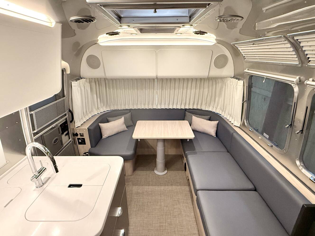 A photo of this 2025 Airstream GLOBETROTTER 27FBQ
