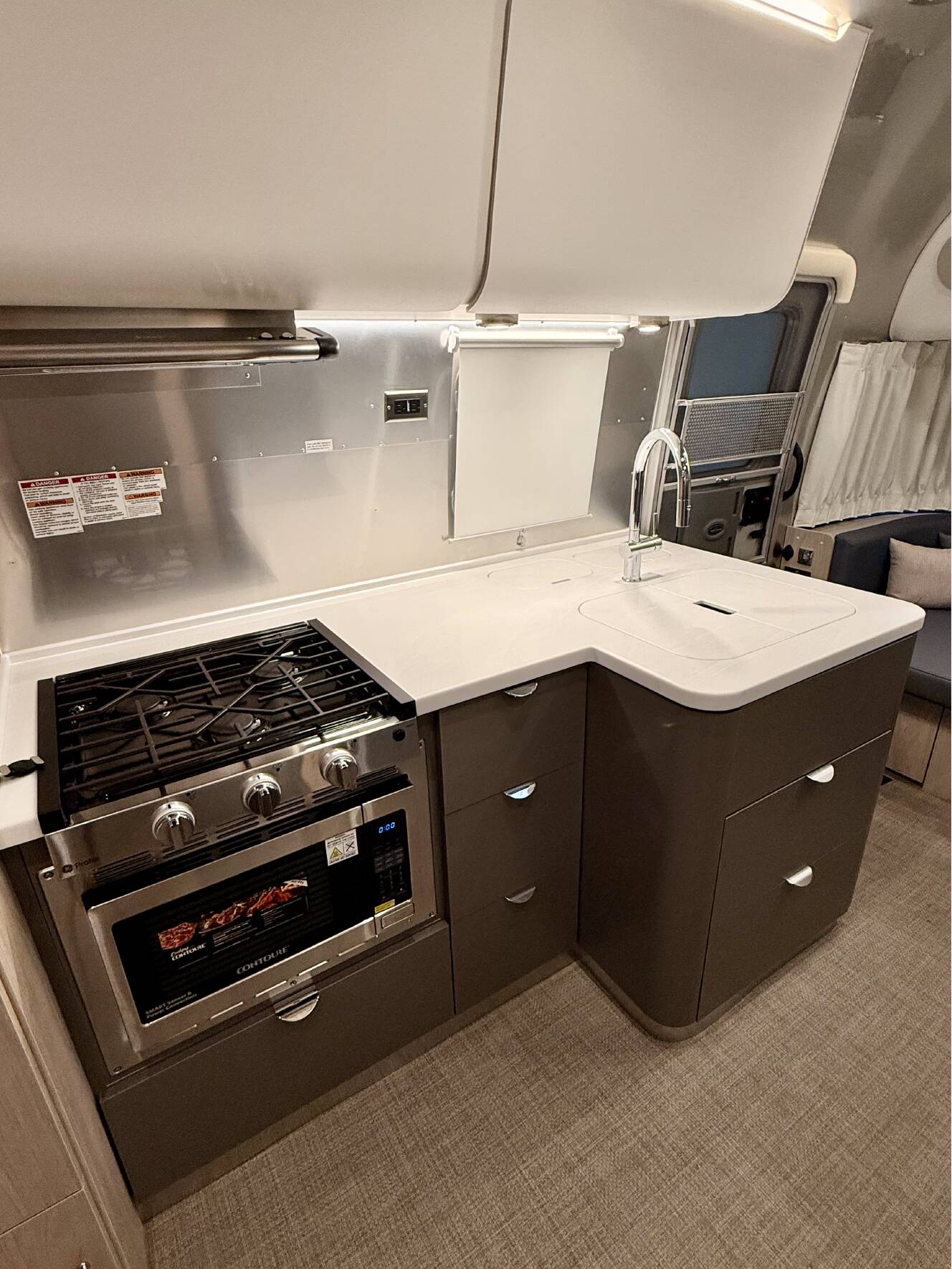 A photo of this 2025 Airstream GLOBETROTTER 27FBQ