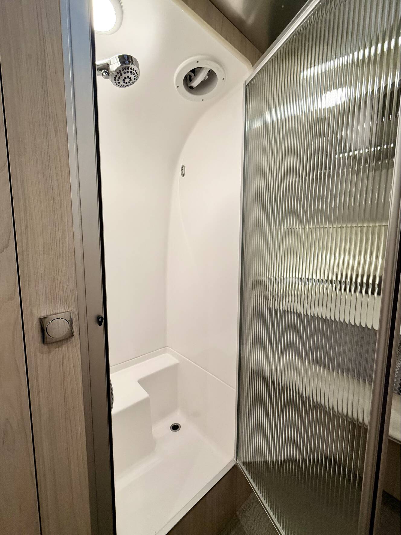 A photo of this 2025 Airstream GLOBETROTTER 27FBQ