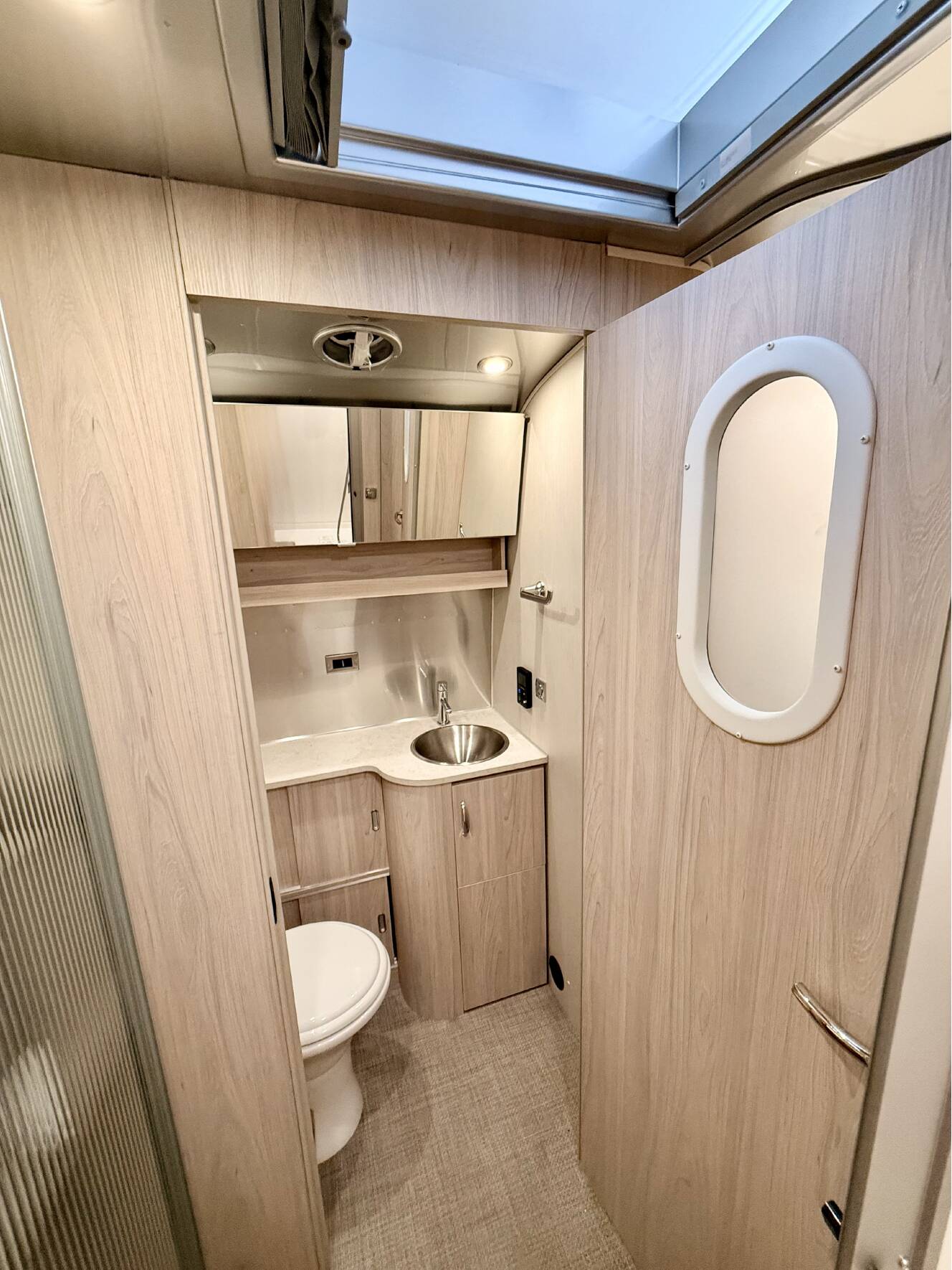 A photo of this 2025 Airstream GLOBETROTTER 27FBQ