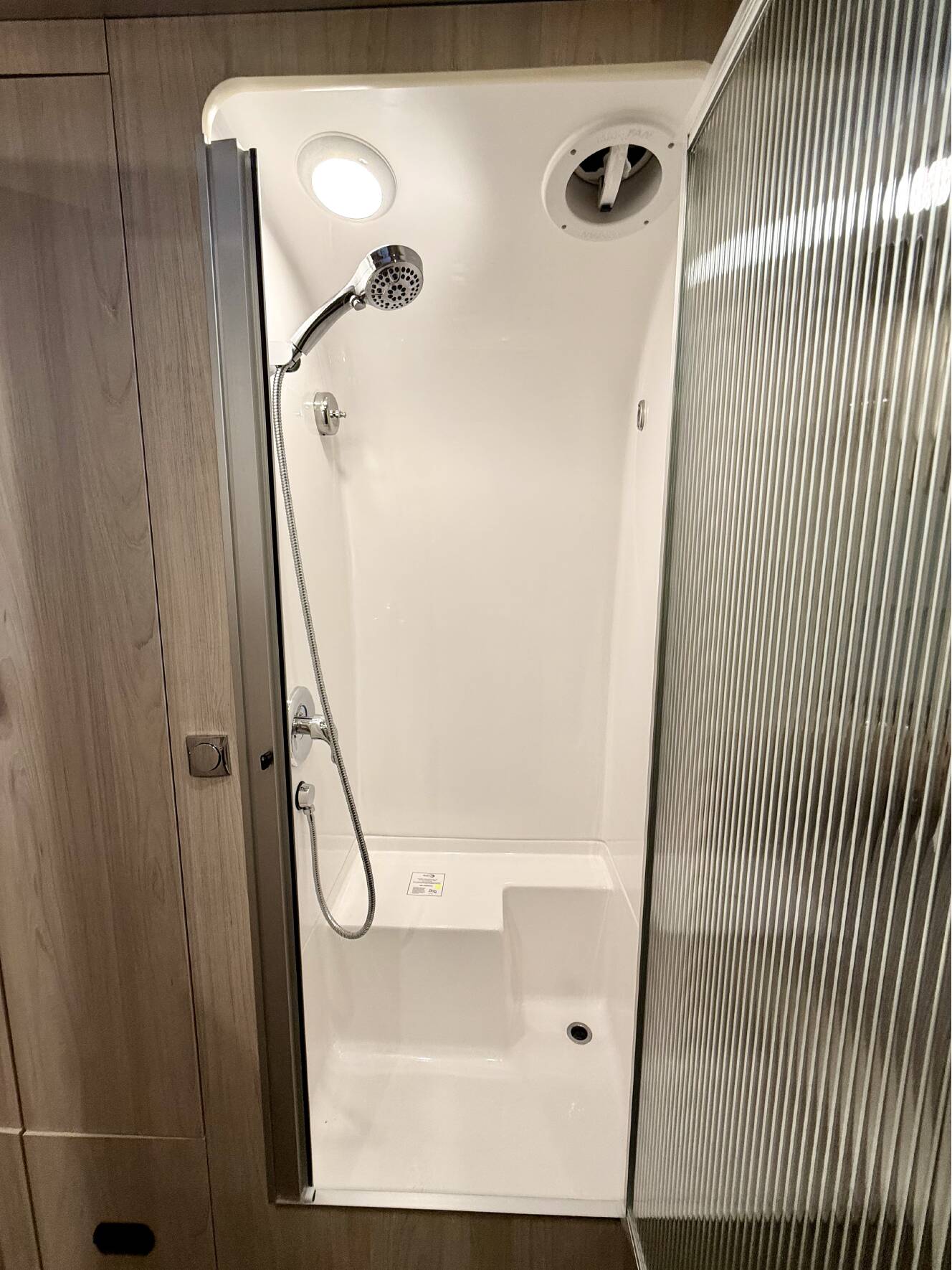 A photo of this 2025 Airstream GLOBETROTTER 27FBQ
