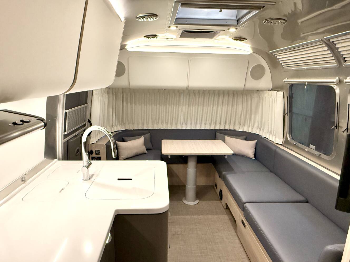 A photo of this 2025 Airstream GLOBETROTTER 27FBQ