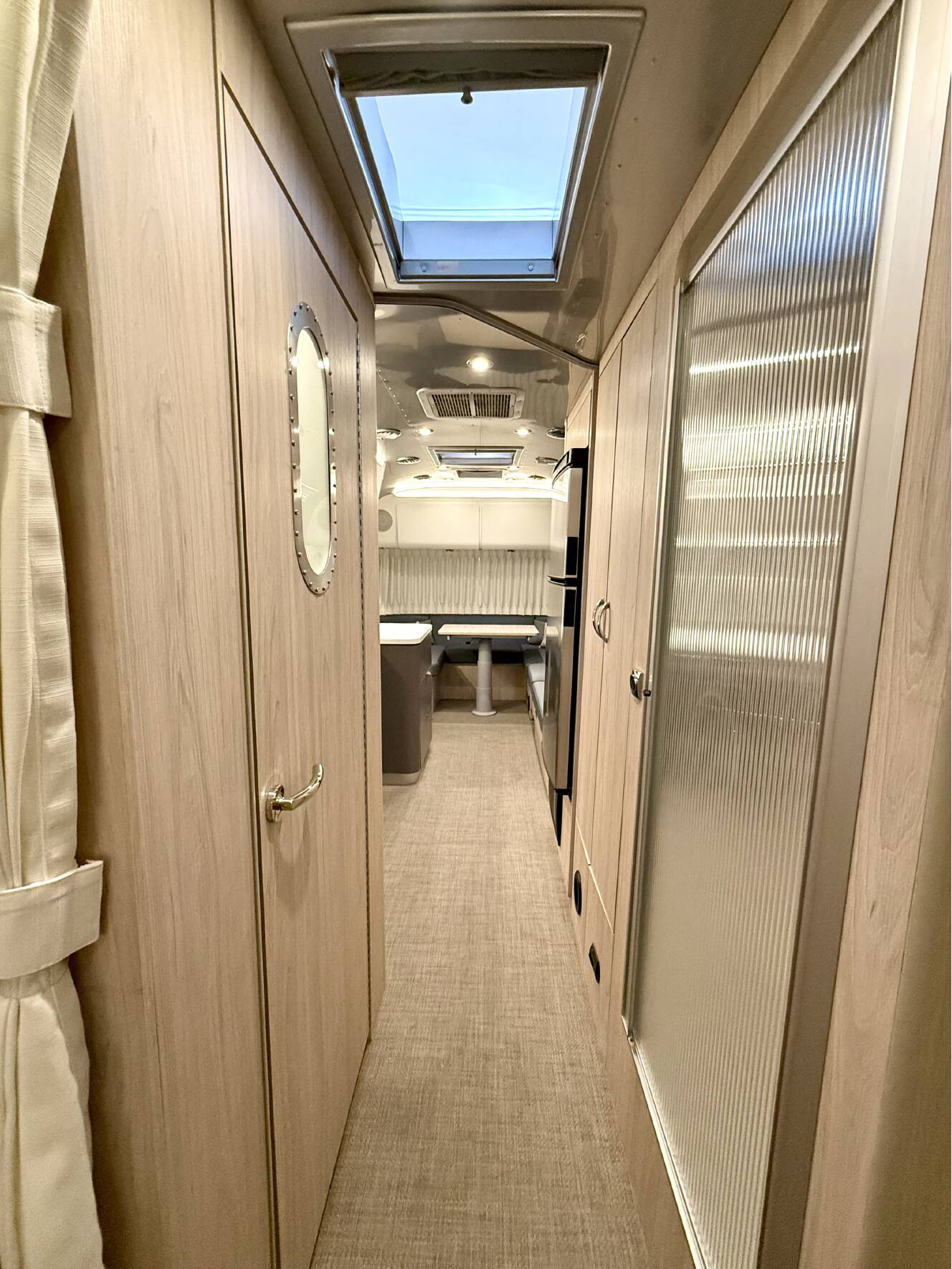 A photo of this 2025 Airstream GLOBETROTTER 27FBQ