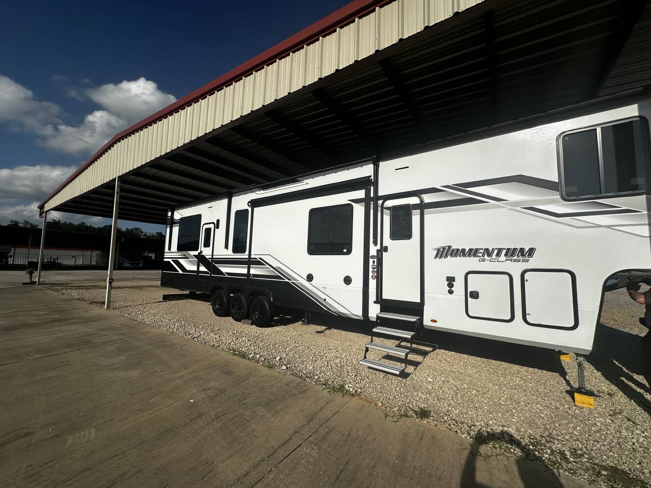 A photo of this 2025 Grand Design MOMENTUM G-CLASS 415G