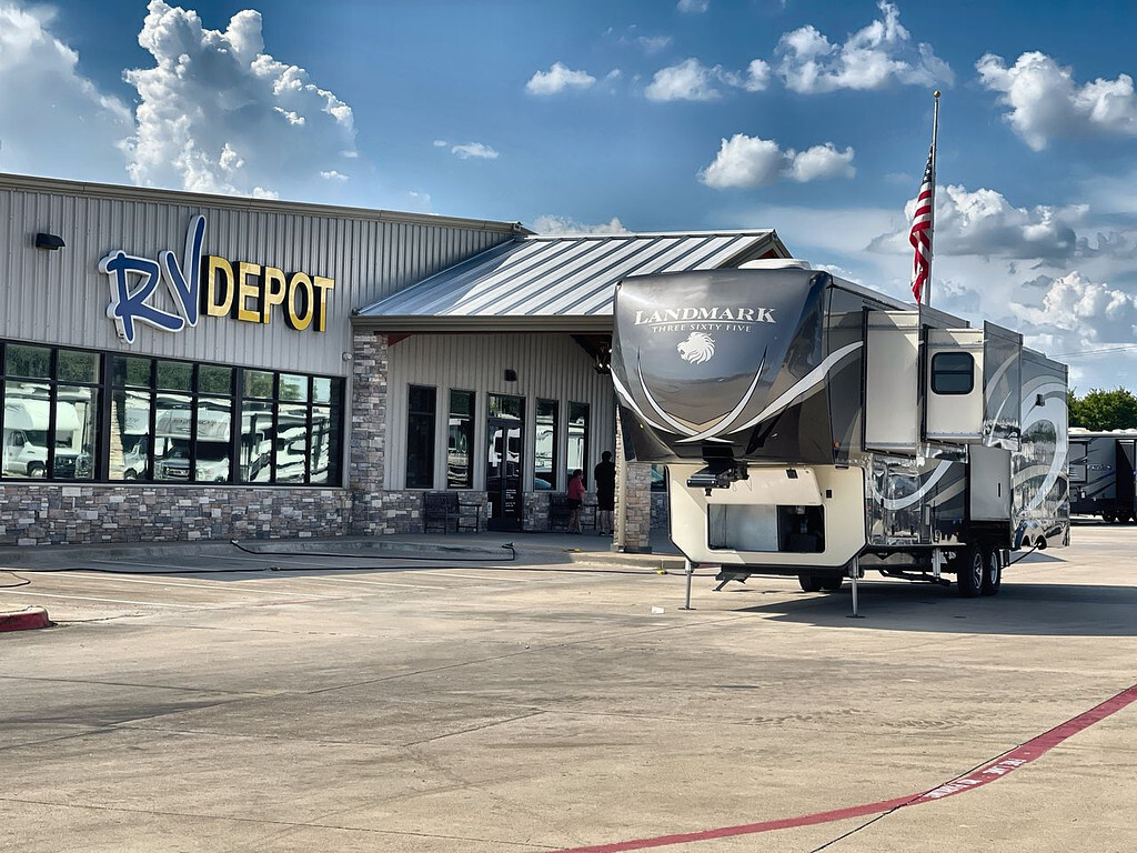 2018 Heartland LANDMARK LM LOUISVILLE in cleburne TX