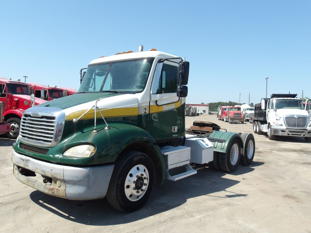 2006 FREIGHTLINER COLUMBIA in Houston, TX