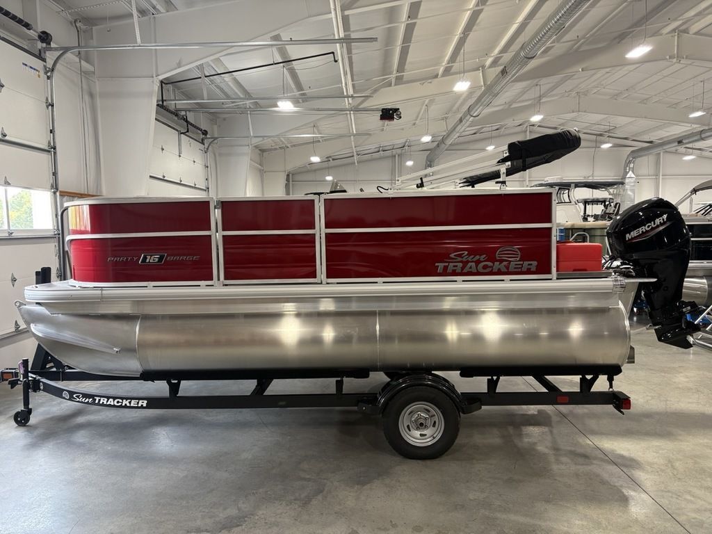2026 Sun Tracker Party Barge® 16 DLX 22 RF XP3 in morganton NC