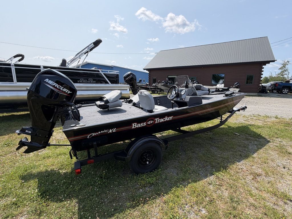 2027 Tracker® Boats BT CLASSIC XL in holden ME