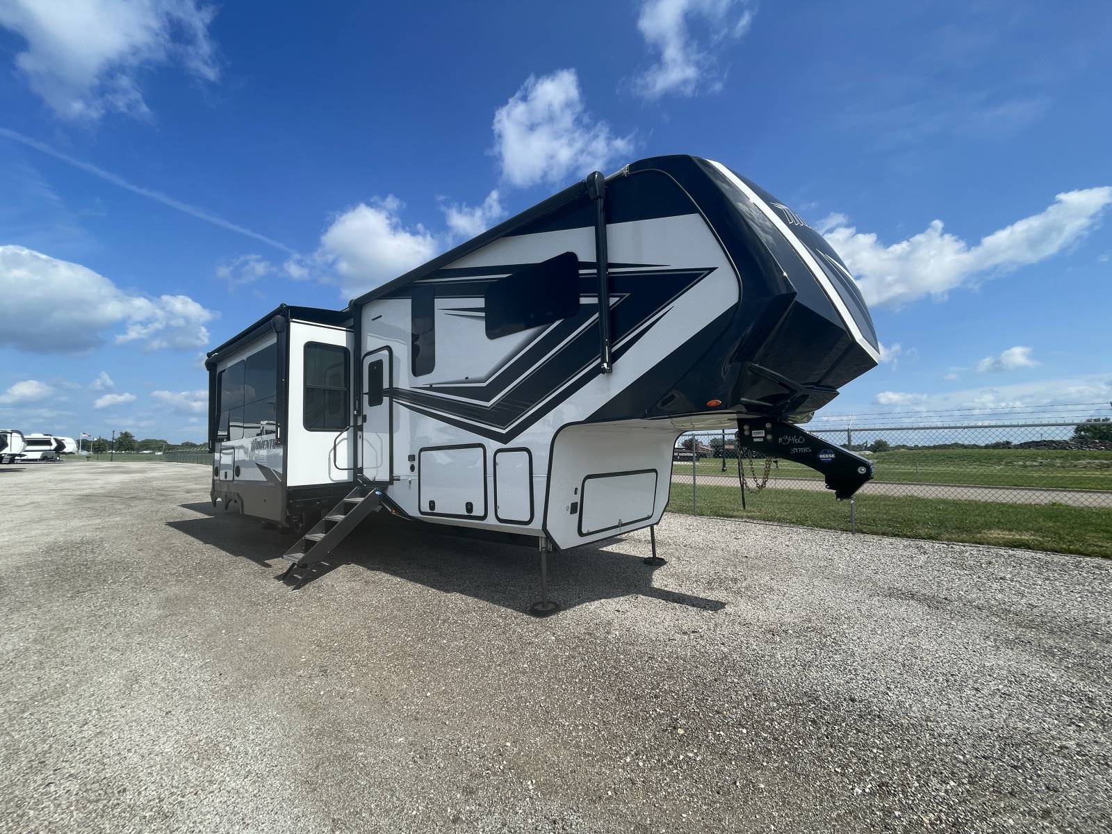 2023 Grand Design MOMENTUM 397THS in blue grass IA