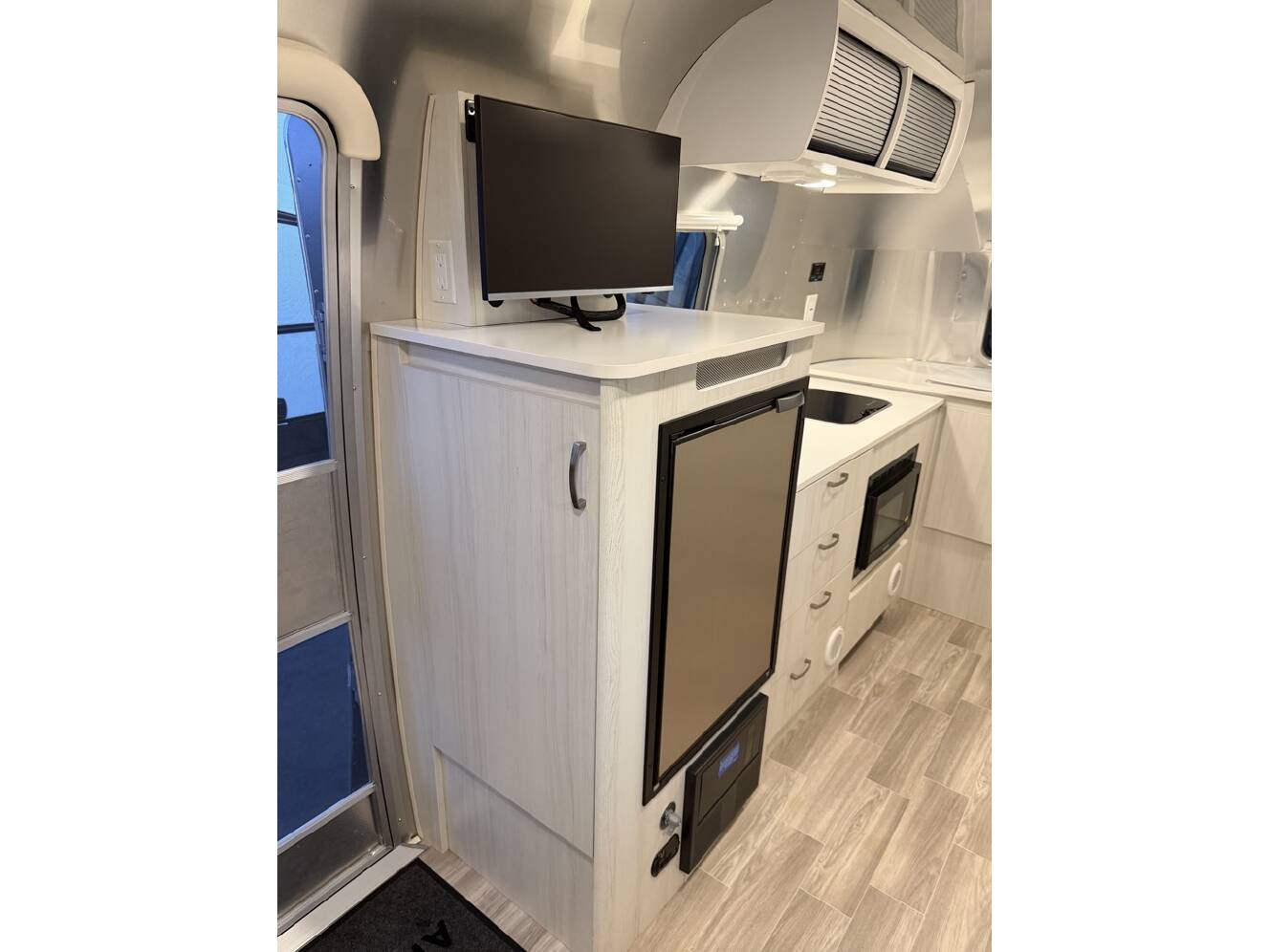 A photo of this 2025 Airstream BAMBI 20FB