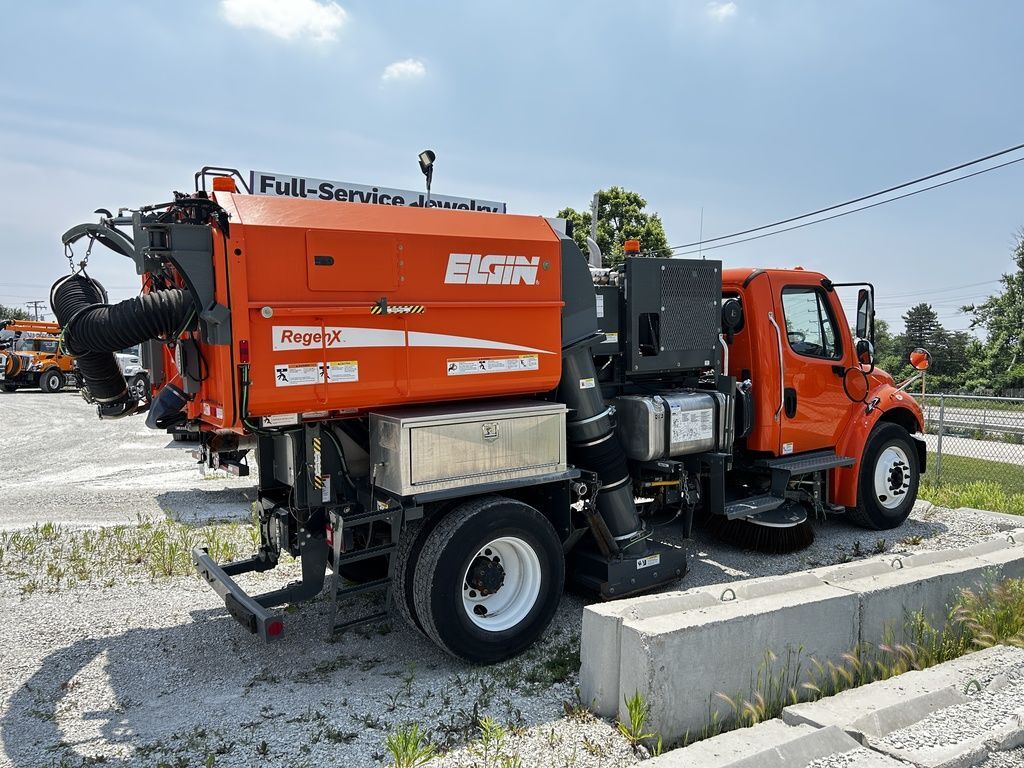 2022 FREIGHTLINER BUSINESS CLASS M2 106 in Rochester, NY