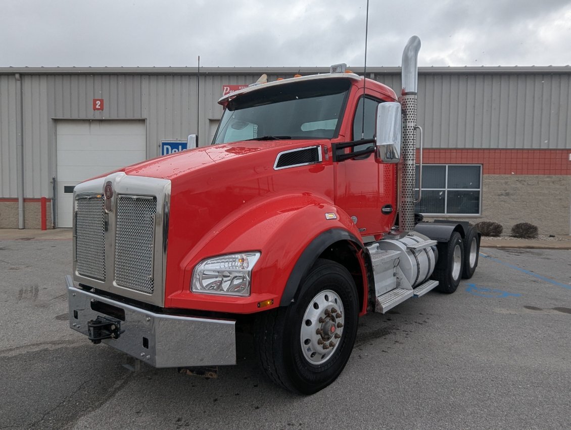 2022 KENWORTH T880 in Grand Rapids, MI