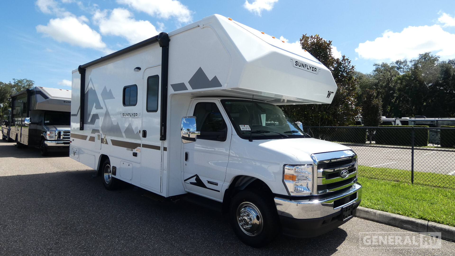 2027 Winnebago SUNFLYER 22RS in dover FL