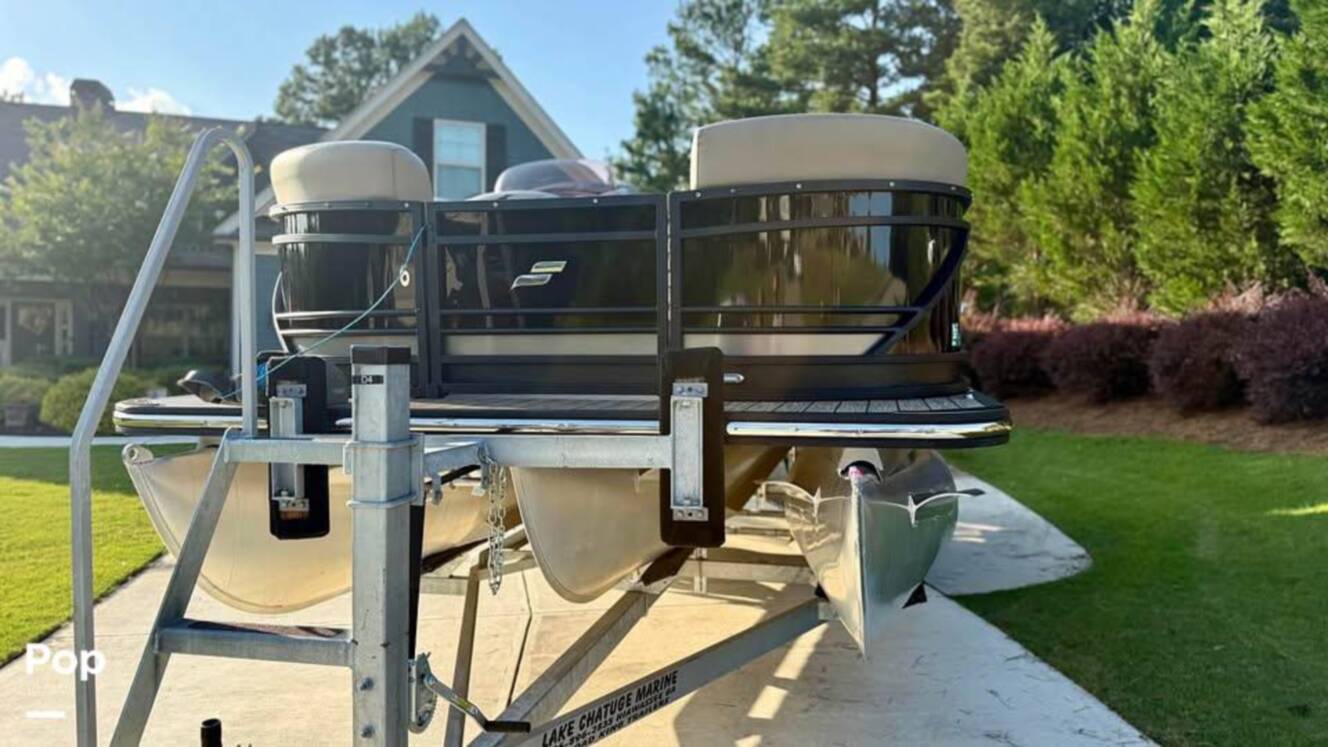 A photo of this 2022 Starcraft SLS-3