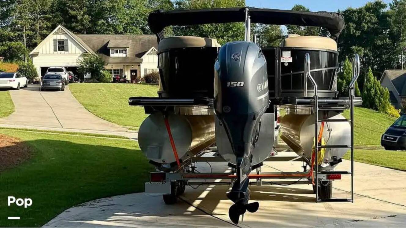 A photo of this 2022 Starcraft SLS-3