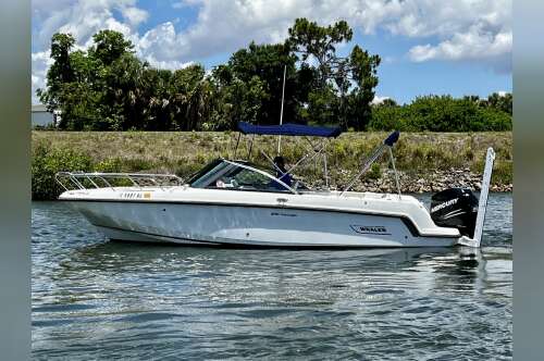 2015 Boston Whaler 230 VANTAGE in venice FL