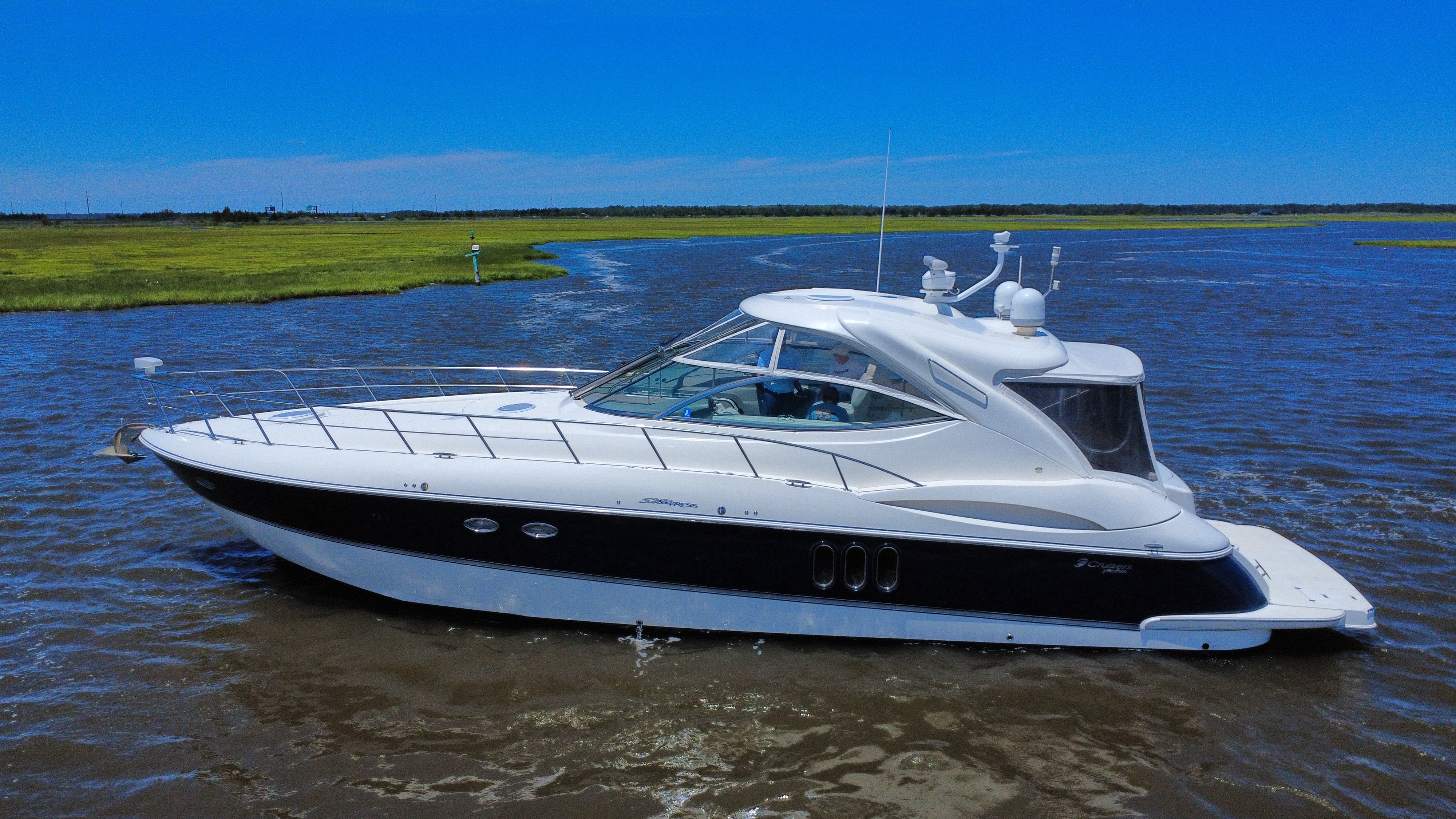 2007 Cruisers Yachts 520 EXPRESS in wrightsville beach NC
