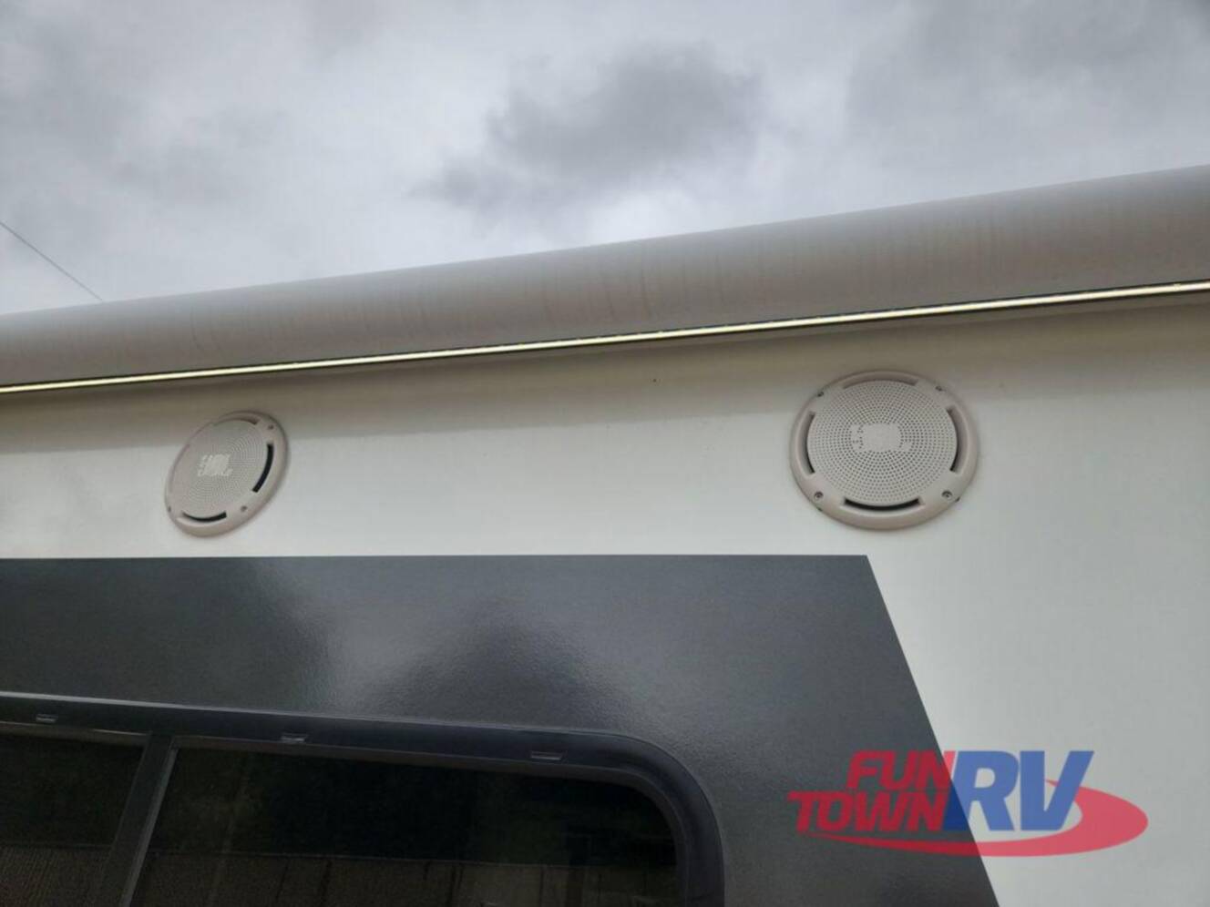 A photo of this 2026 Winnebago Micro Minnie 2000FRB