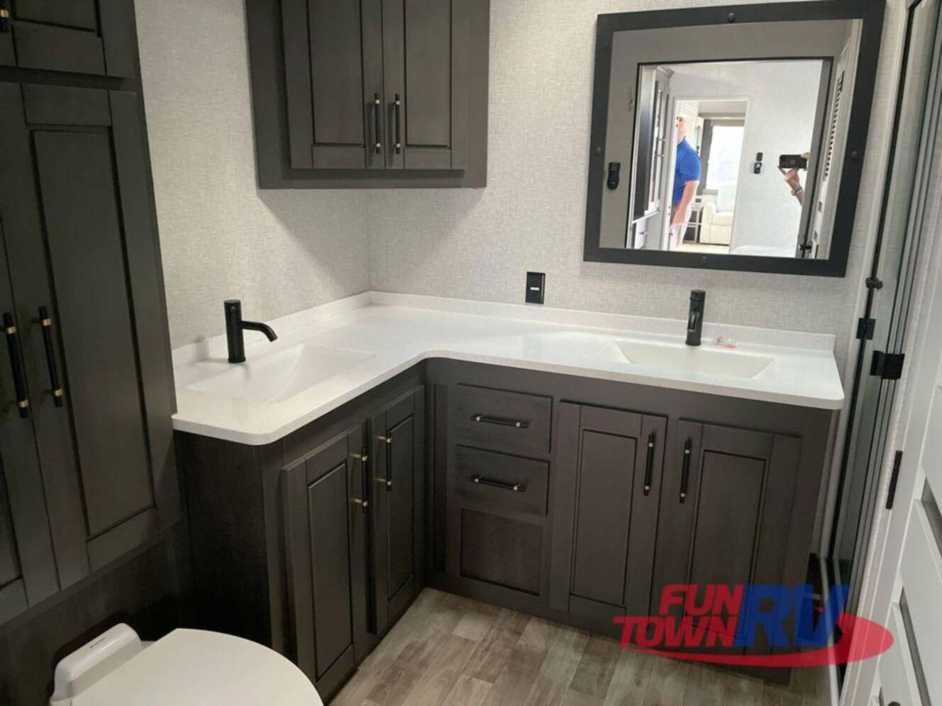 A photo of this 2025 Redwood Rv Regency 3721FDB