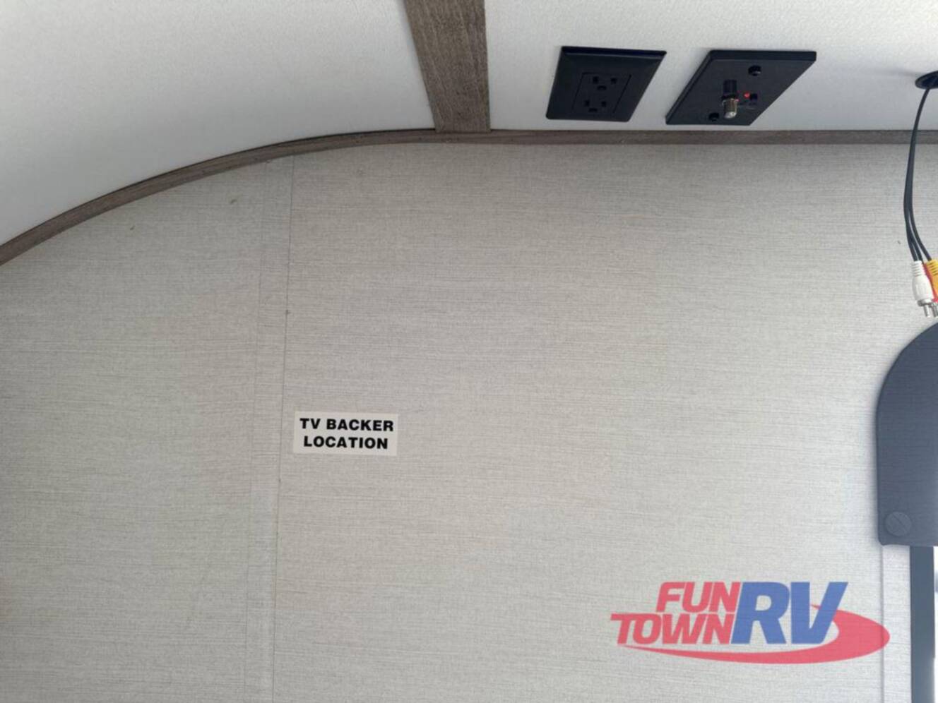 A photo of this 2026 Gulf Stream Rv Kingsport Super Lite 199RK