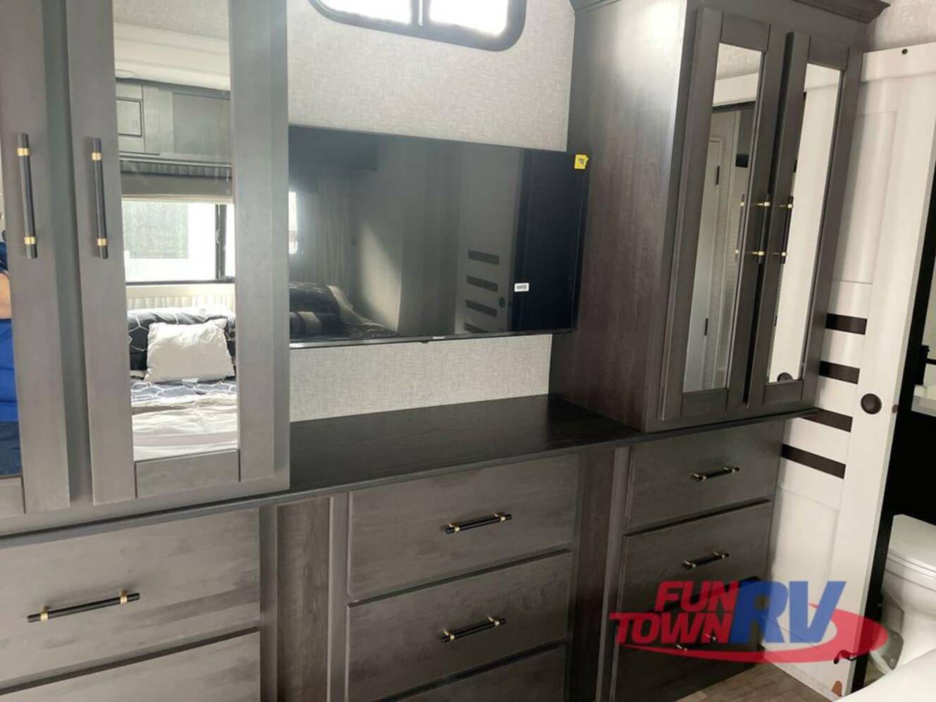 A photo of this 2025 Redwood Rv Regency 3721FDB