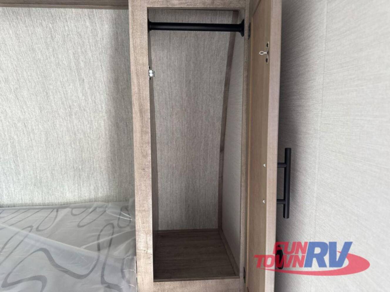 A photo of this 2026 Gulf Stream Rv Kingsport Super Lite 199RK