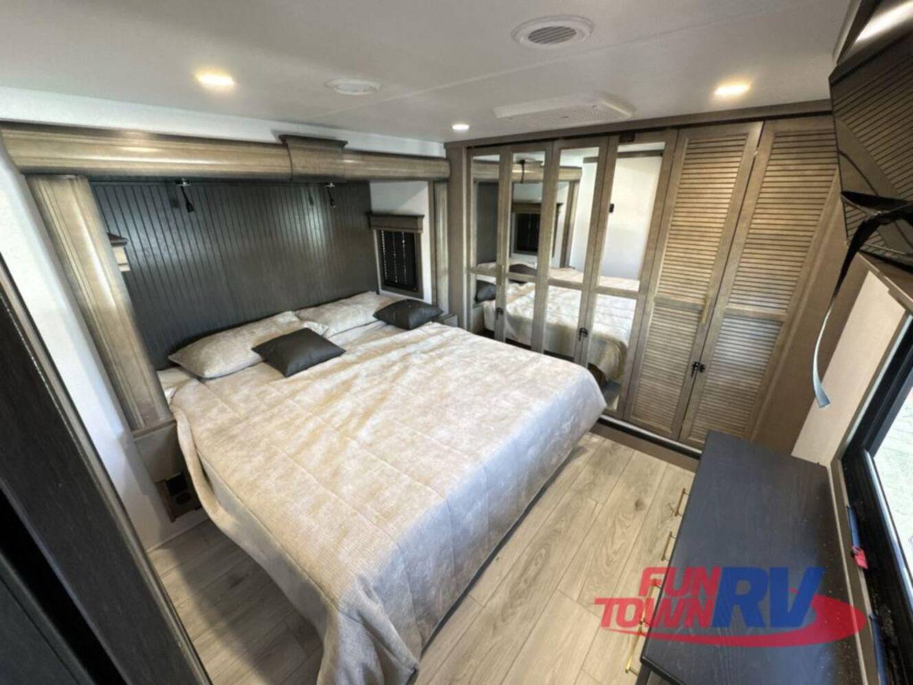 A photo of this 2026 Keystone Rv Montana 3231CK