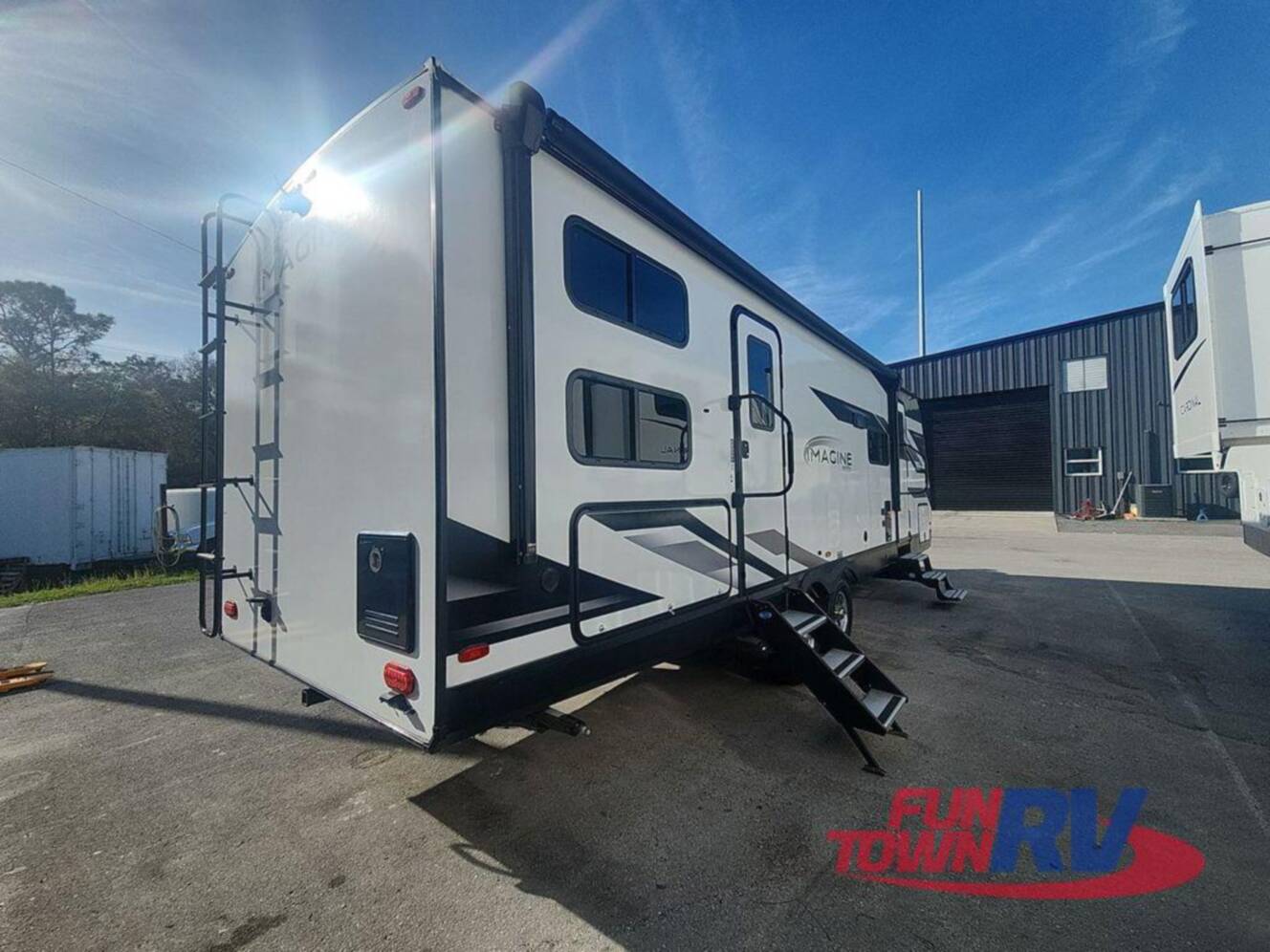 A photo of this 2025 Grand Design Imagine 2800BH