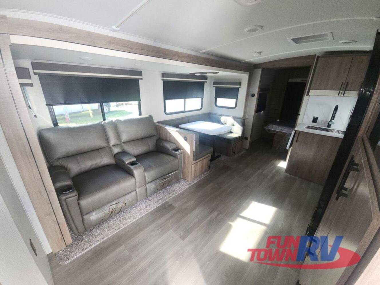 A photo of this 2025 Grand Design Imagine 2800BH