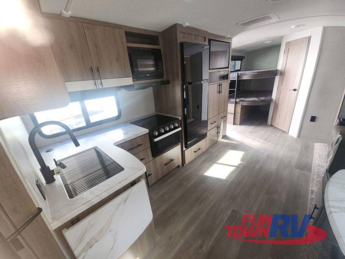 A photo of this 2025 Grand Design Imagine 2800BH