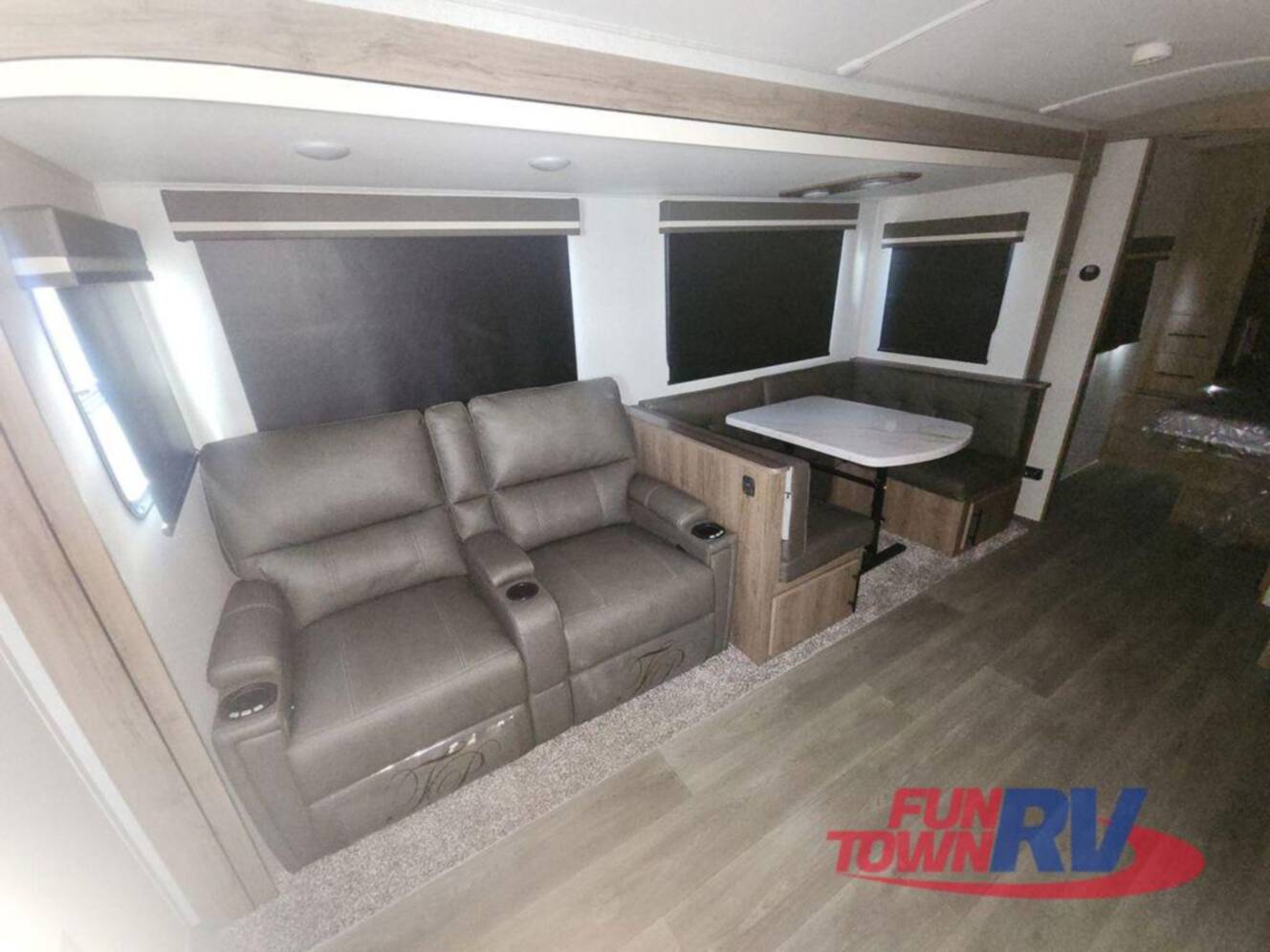 A photo of this 2025 Grand Design Imagine 2800BH