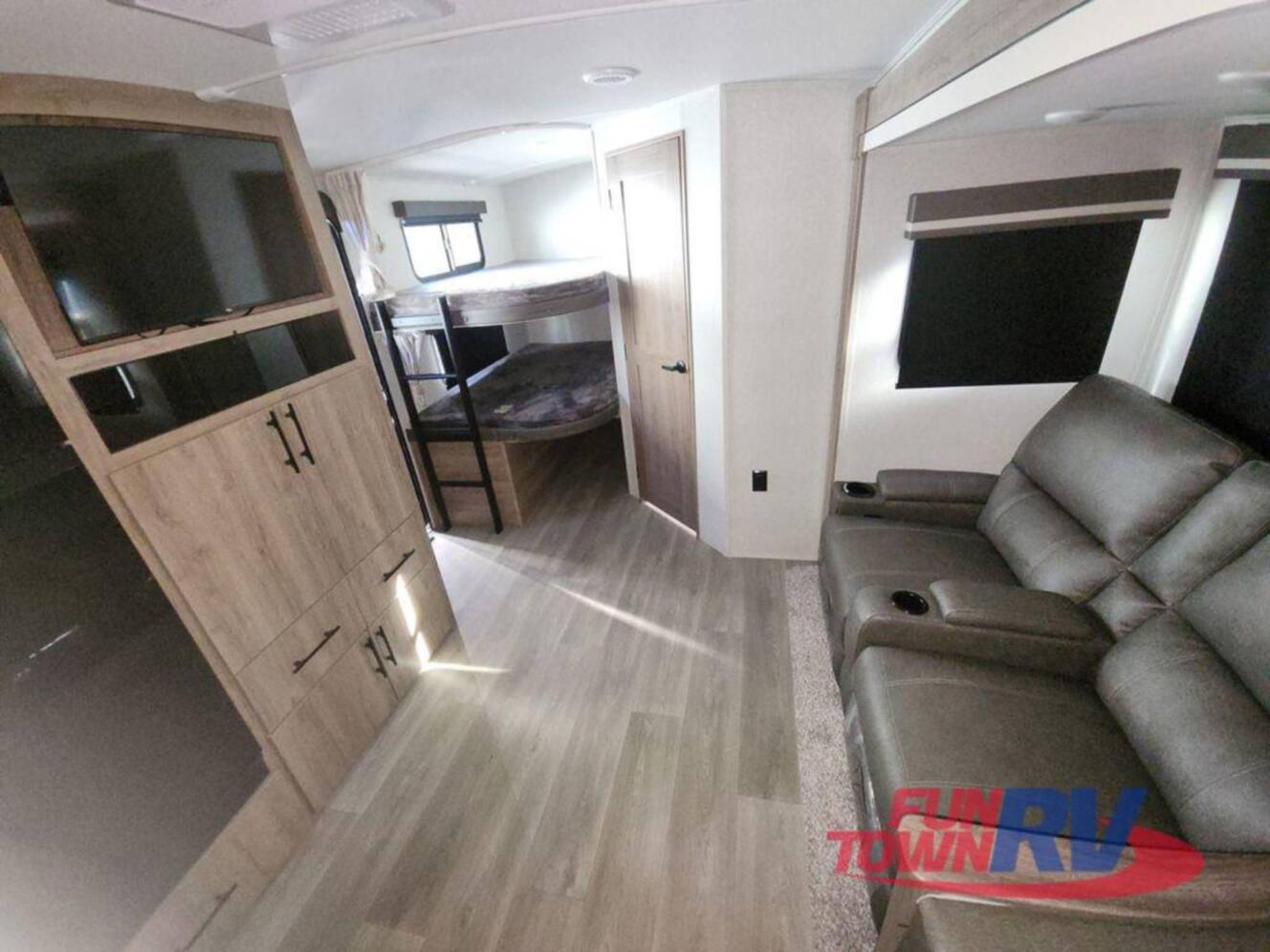 A photo of this 2025 Grand Design Imagine 2800BH