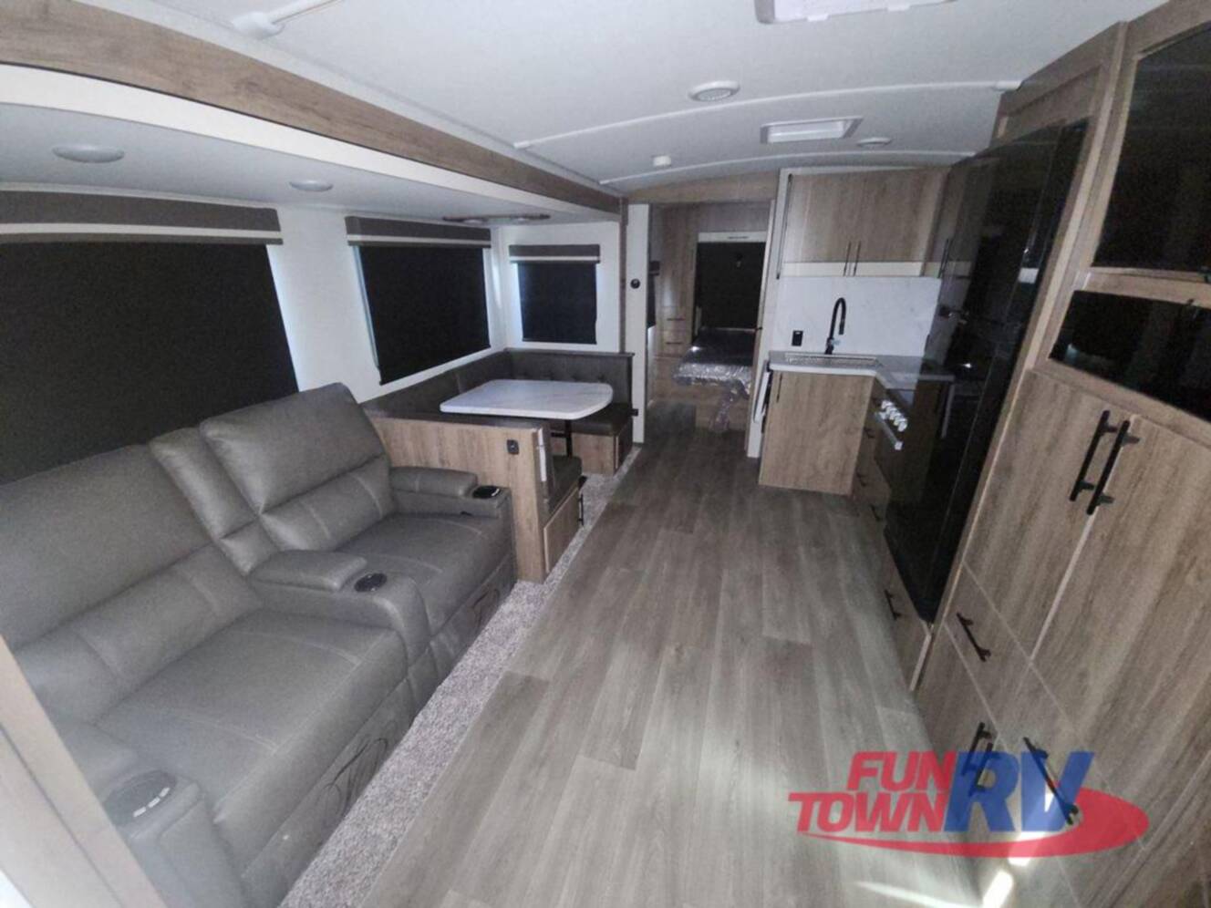 A photo of this 2025 Grand Design Imagine 2800BH