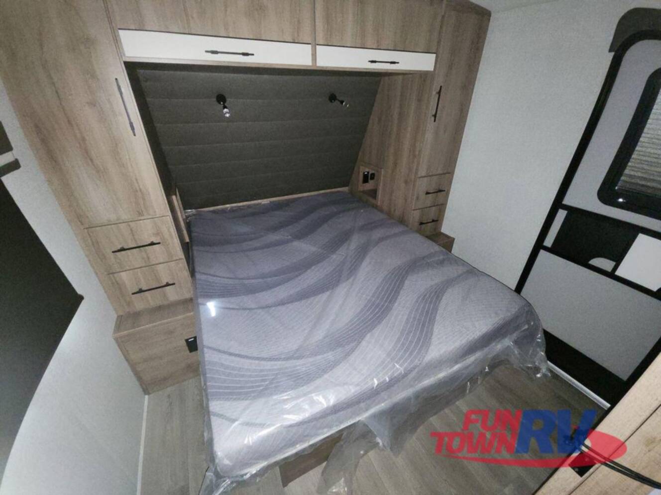 A photo of this 2025 Grand Design Imagine 2800BH