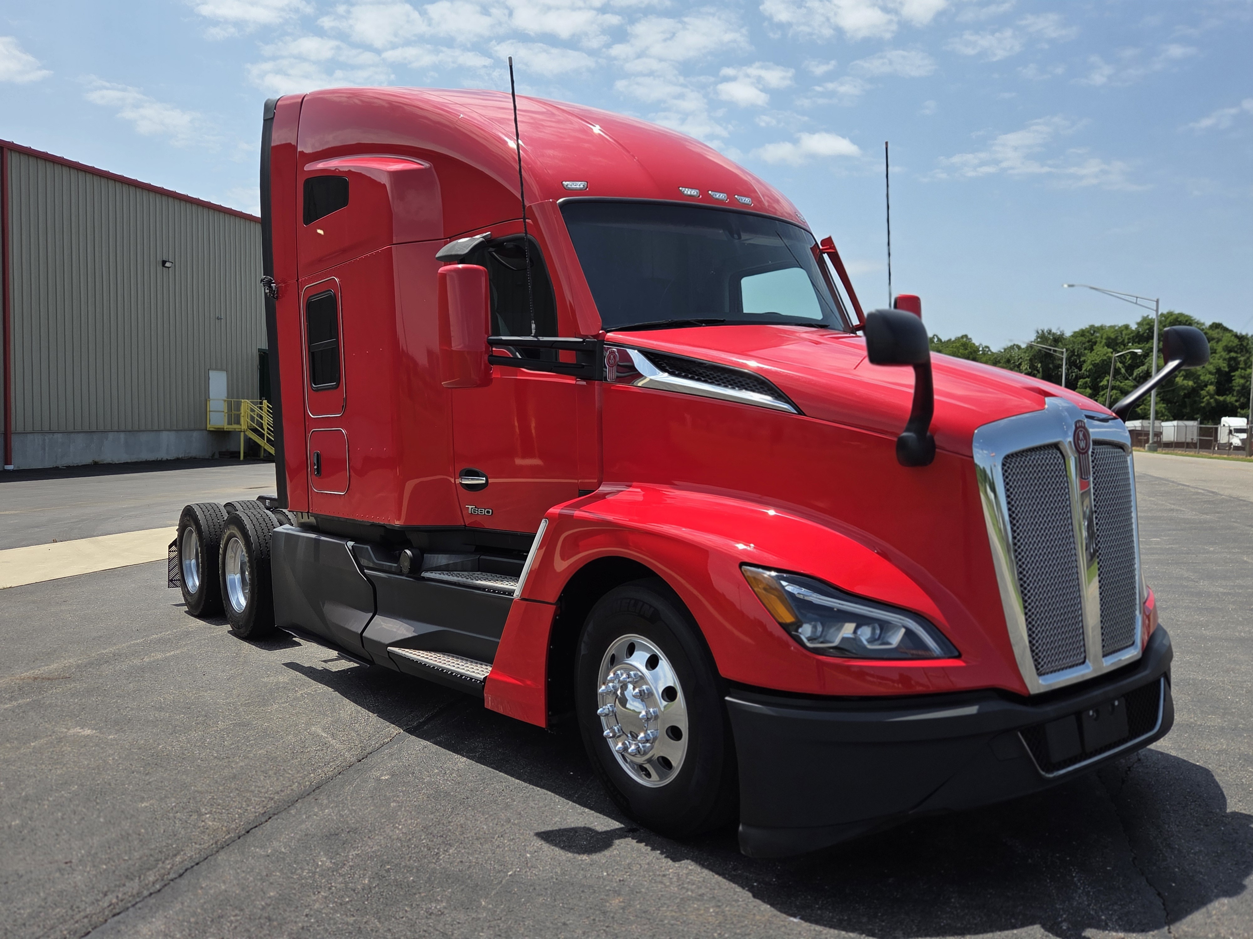 2023 KENWORTH T680 in Chillicothe, OH