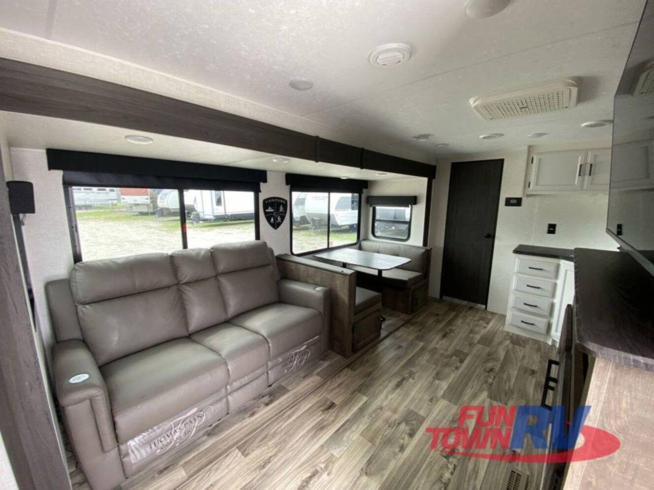 A photo of this 2024 Venture Rv Stratus SR261VRB