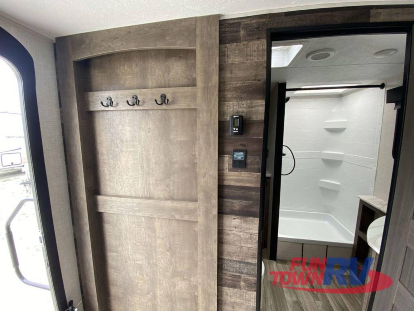 A photo of this 2024 Venture Rv Stratus SR261VRB