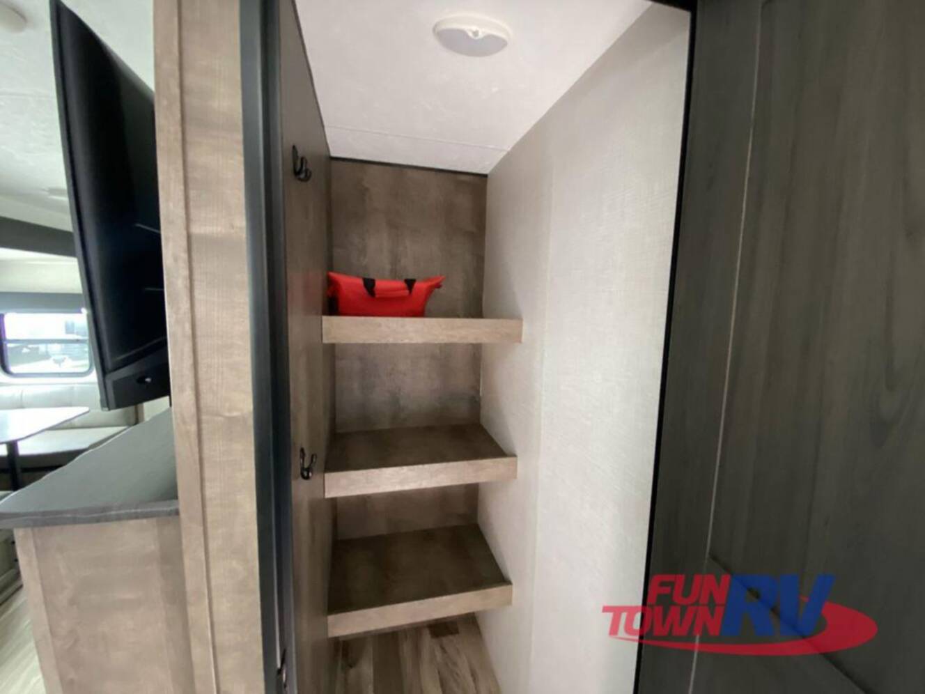 A photo of this 2024 Venture Rv Stratus SR261VRB