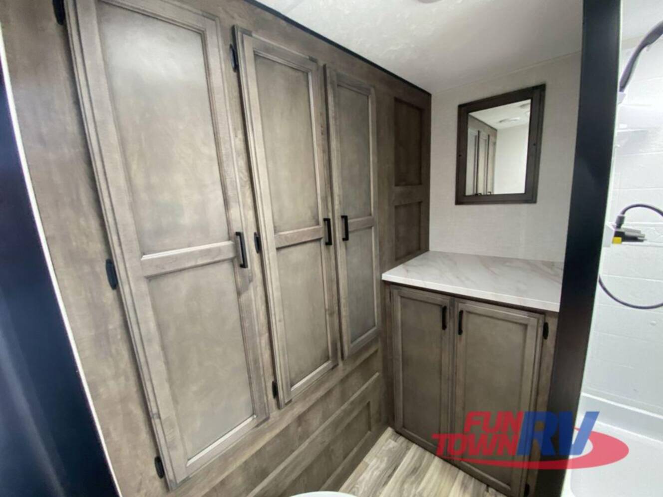 A photo of this 2024 Venture Rv Stratus SR261VRB