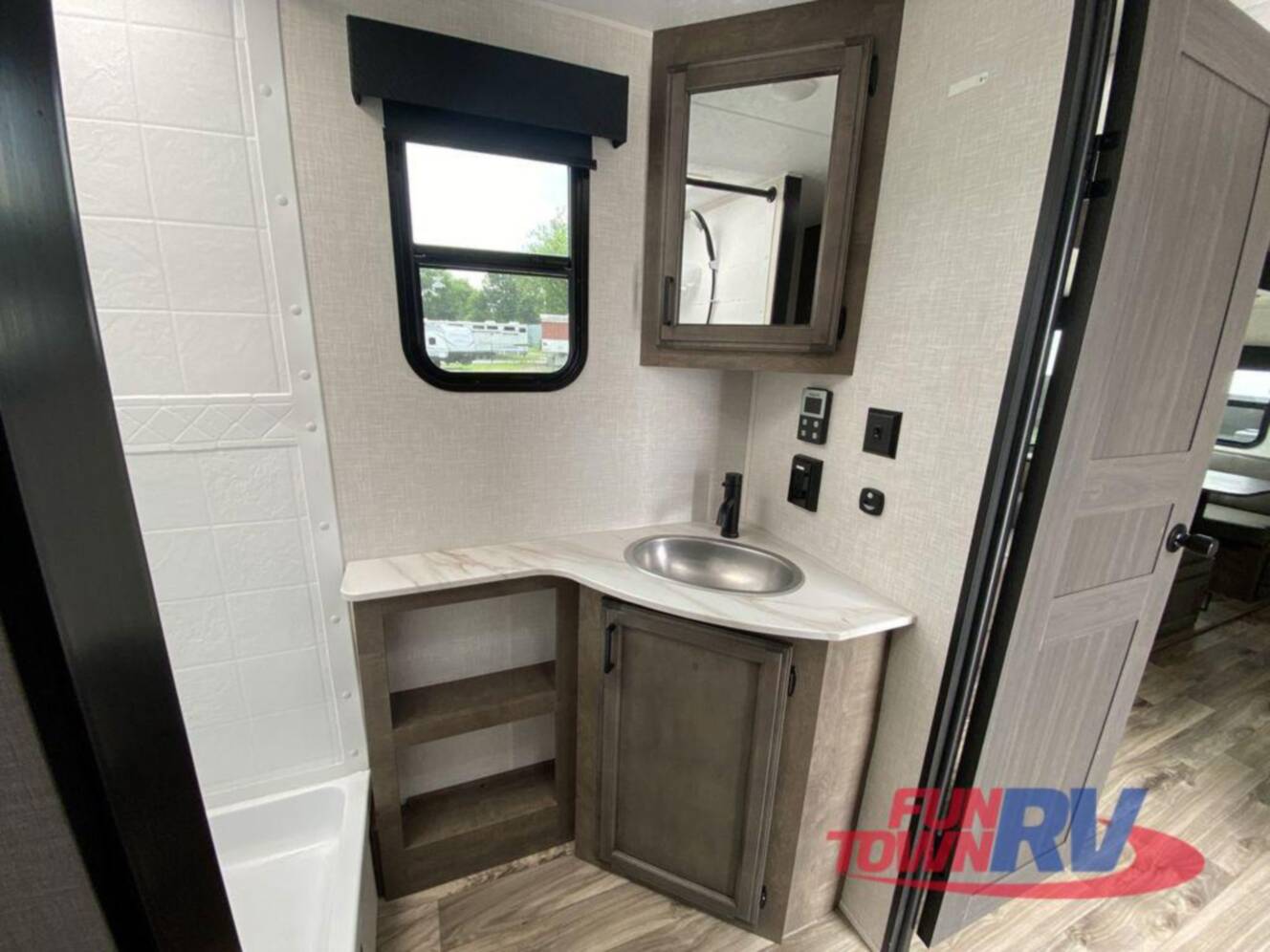 A photo of this 2024 Venture Rv Stratus SR261VRB