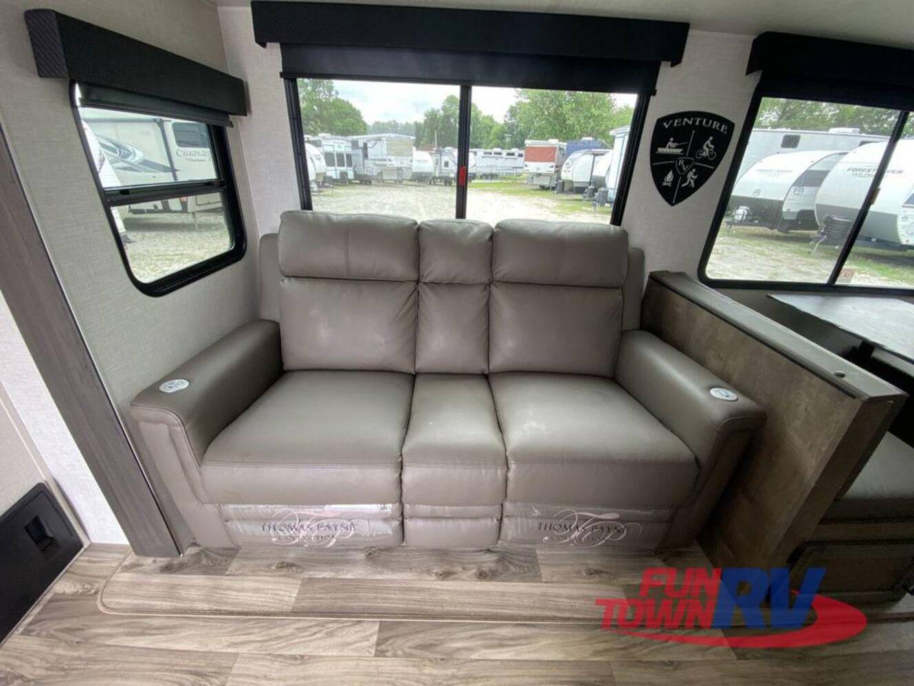 A photo of this 2024 Venture Rv Stratus SR261VRB
