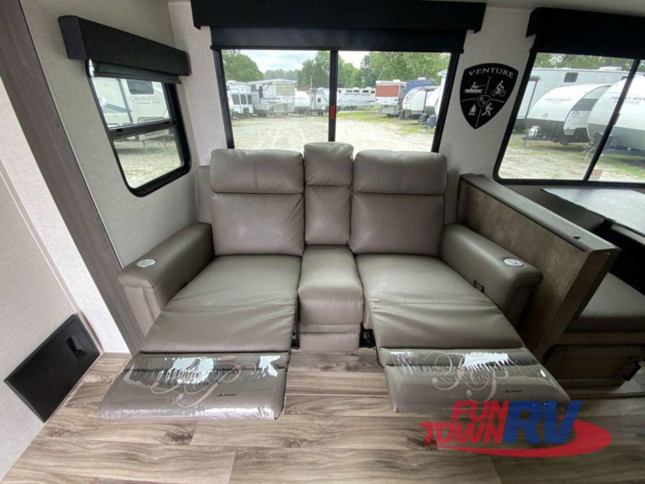 A photo of this 2024 Venture Rv Stratus SR261VRB